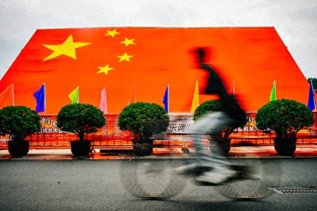 人民可以接受祖国不富裕，但绝不能接受一个腐败成灾不平等的社会